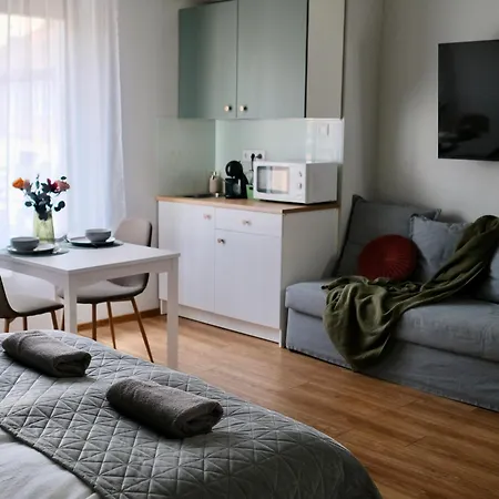 Kastelykert Vendeghaz Hotel apartamentowy Tata