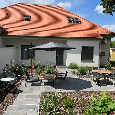 Kastelykert Vendeghaz Hotel apartamentowy 3*