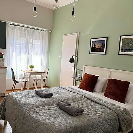Apartmanhotel Kastélykert 3*