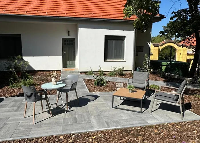 Kastelykert Vendeghaz Hotel apartamentowy Tata