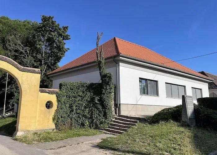 Kastelykert Vendeghaz